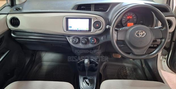 Toyota Vitz 1.0 FWD 5dr 2011 White
