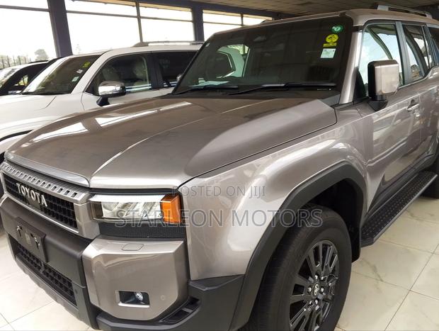 New Toyota Land Cruiser Prado 2.8 2024 Gold
