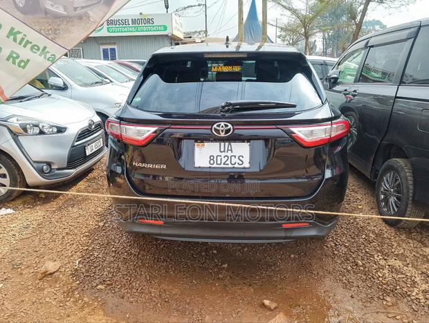 Toyota Harrier 2.0 2017 Black