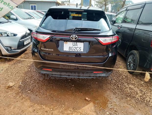 Toyota Harrier 2.0 2017 Black