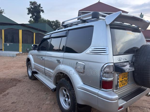 Toyota Land Cruiser Prado 2.7 16V 5dr 2001 Silver