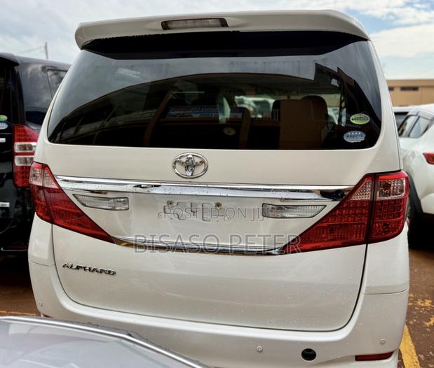 Toyota Alphard 2.4 Petrol AWD 2012 White