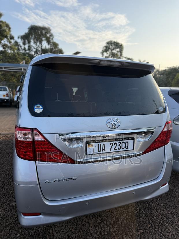 Toyota Alphard 2.4 Petrol AWD 2010 Silver
