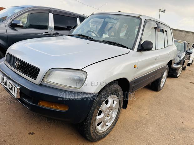 Toyota RAV4 1999 Silver