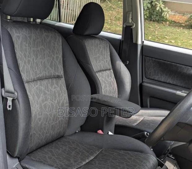 Toyota Corolla Rumion Hatchback 1.8 AWD 2011 Gray
