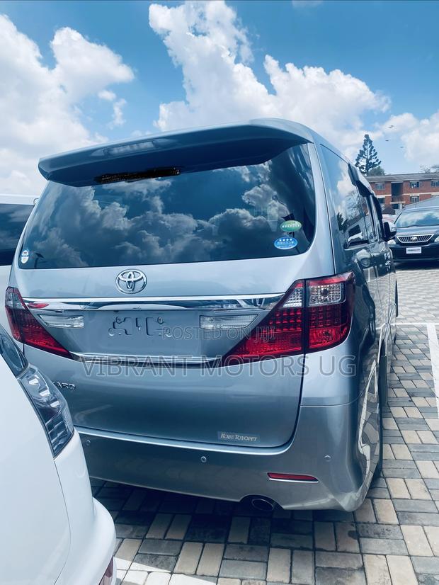 Toyota Alphard 2012 Silver