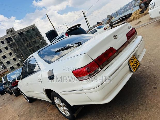 Toyota Mark II 2000 White