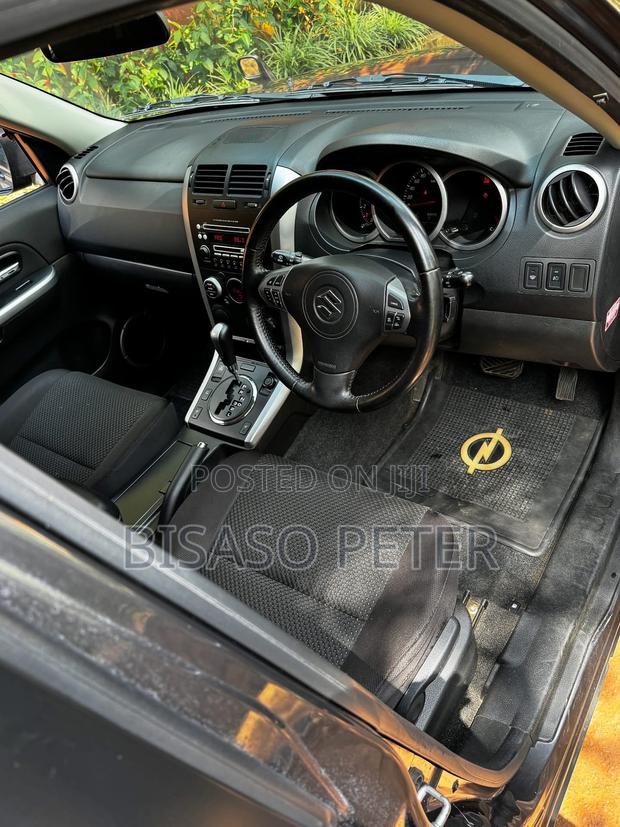 Suzuki Escudo 2011 Gray
