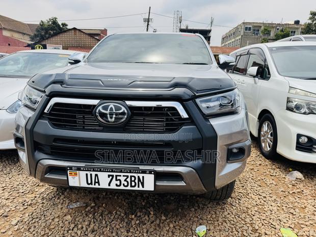Toyota Hilux 2020 Silver