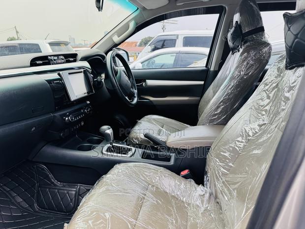 Toyota Hilux 2020 Silver