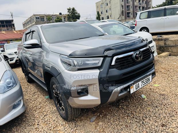 Toyota Hilux 2020 Silver