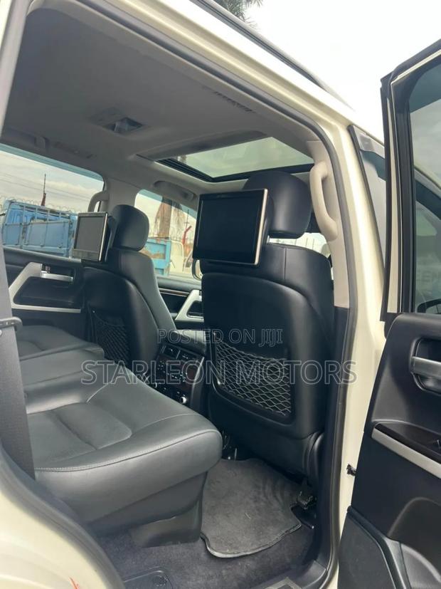 Toyota Land Cruiser 4.5 V8 TD 2019 Silver