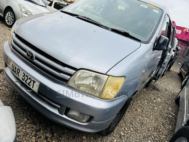 Toyota Noah 2002 Silver