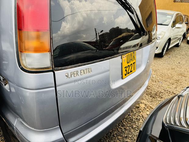 Toyota Noah 2002 Silver