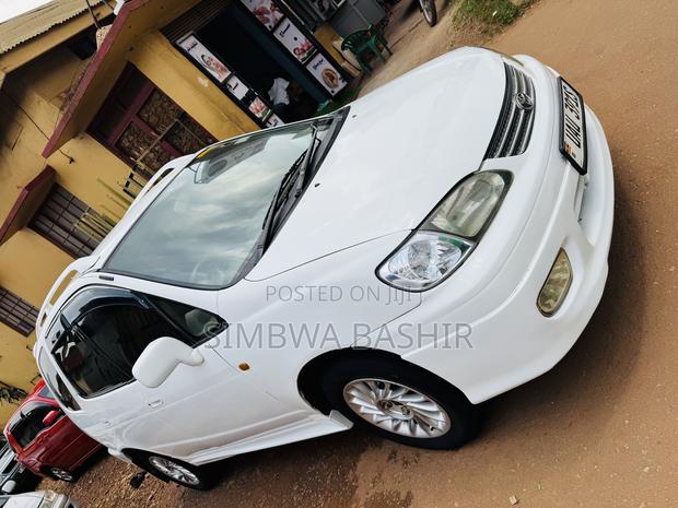 Toyota Corolla Spacio 2000 White