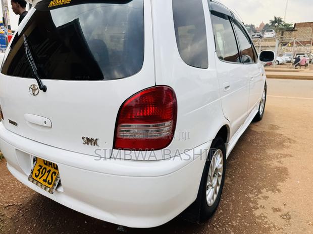 Toyota Corolla Spacio 2000 White