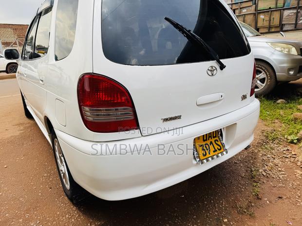 Toyota Corolla Spacio 2000 White