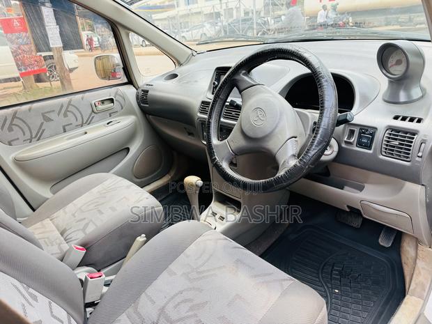 Toyota Corolla Spacio 2000 White