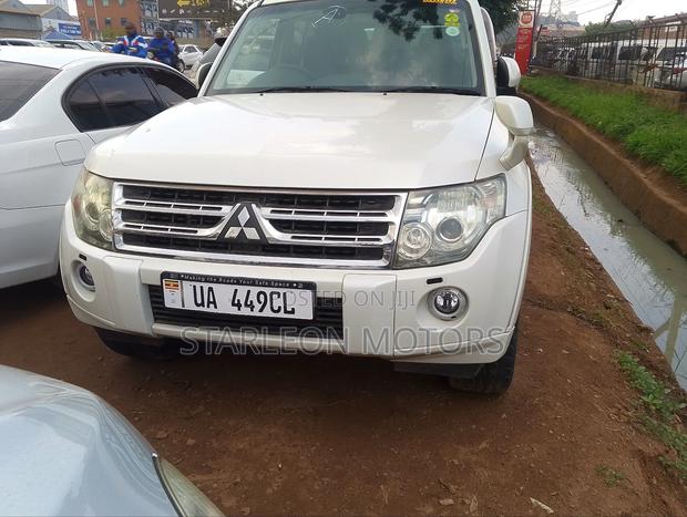 Mitsubishi Pajero 3.0 2010 White