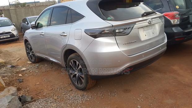 Toyota Harrier 2.0 2017 Silver