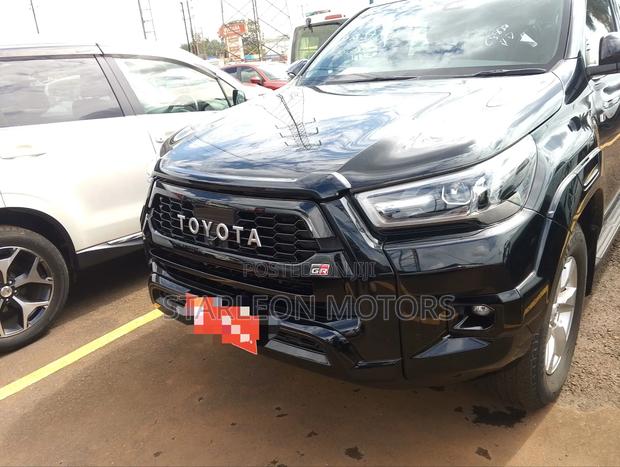 New Toyota Hilux 2024 Black