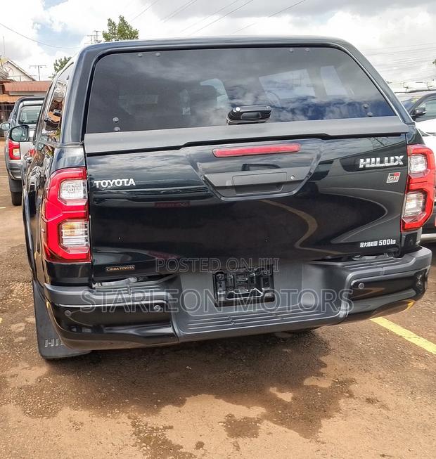 New Toyota Hilux 2024 Black