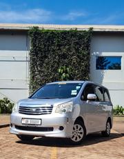 Toyota Noah 2.0 143hp AWD (7 Seater) 2011 Silver for sale