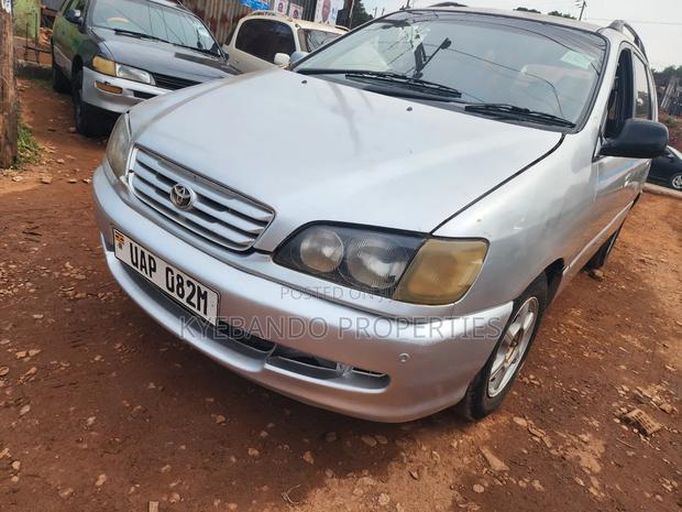 Toyota Ipsum 1999 Silver