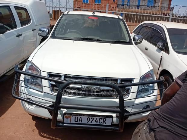 Isuzu D-MAX 2010 White