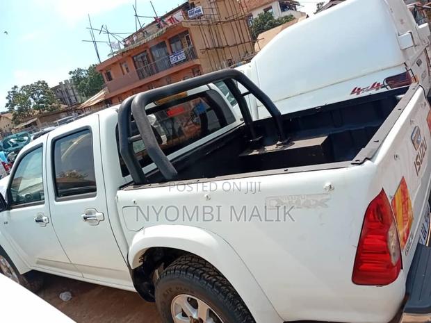 Isuzu D-MAX 2010 White