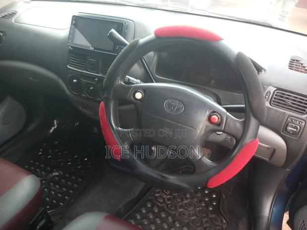 Toyota Raum 2002 Blue