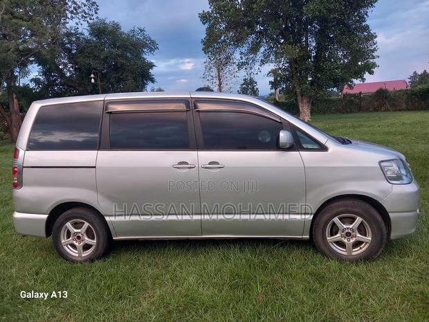 Toyota Noah 2023 Silver
