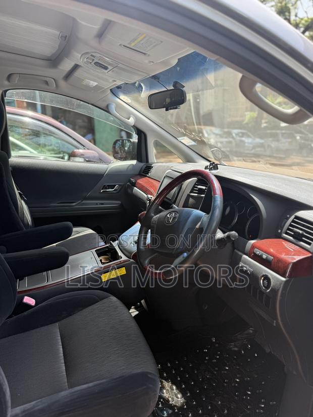 Toyota Alphard 2.4 Petrol FWD 2010 Silver