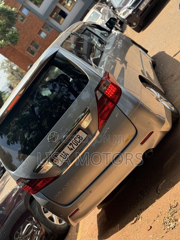 Toyota Alphard 2.4 Petrol FWD 2010 Silver