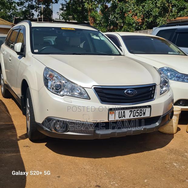 Subaru Outback 2011 White