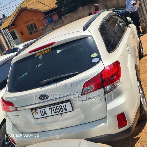 Subaru Outback 2011 White