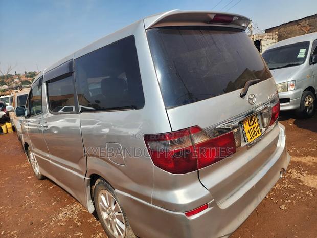 Toyota Alphard 2.4 Petrol AWD 2003 Silver