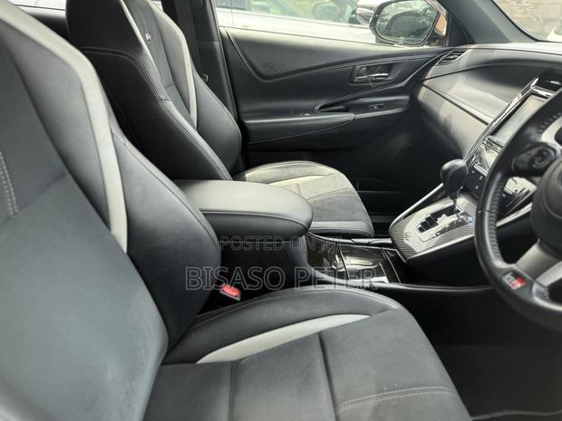 Toyota Harrier 2.0 2017 Blue