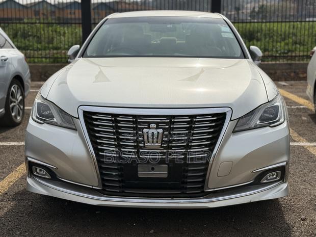 Toyota Crown 2015 Gold