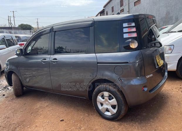 Toyota Sienta 1.5 AWD 2008 Gray