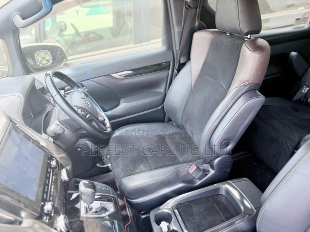 Toyota Alphard 2.5 Petrol AWD 2017 Off white