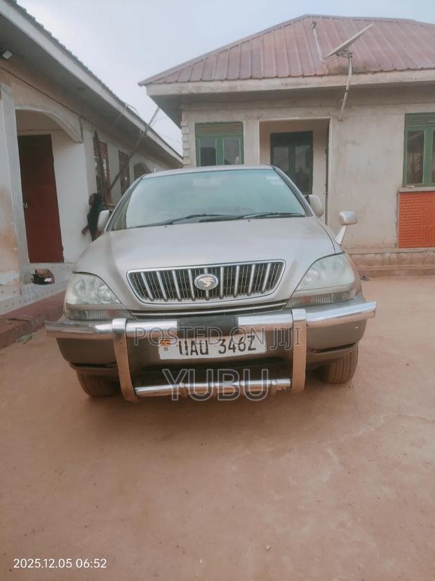 Toyota Harrier 2.4 4WD 2004 Gold