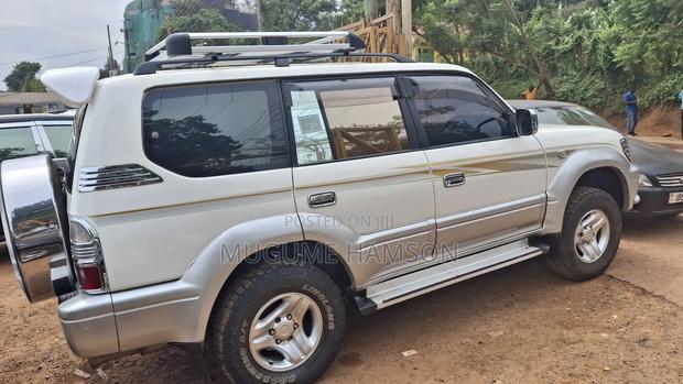 Toyota Land Cruiser Prado 2000 Pearl