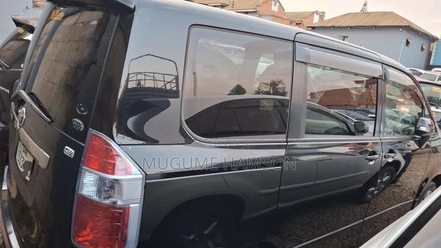 Toyota Noah 2.0 143hp AWD (7 Seater) 2010 Black