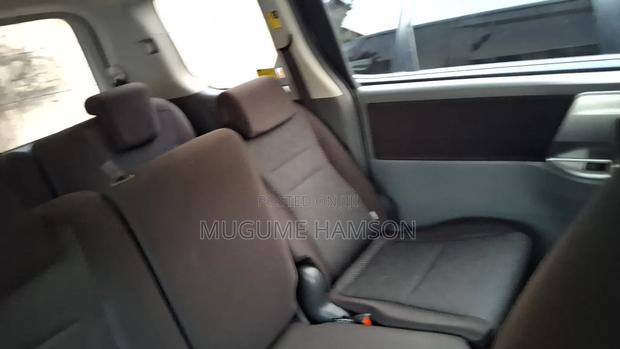 Toyota Noah 2.0 143hp AWD (7 Seater) 2010 Black