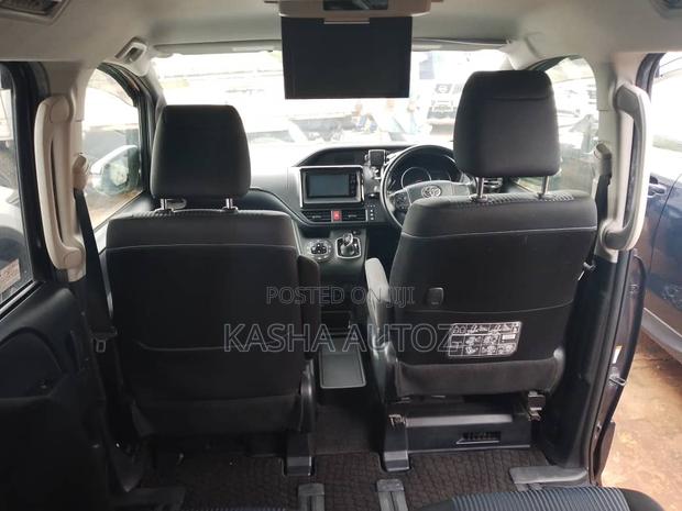 Toyota Noah 2016 Blue