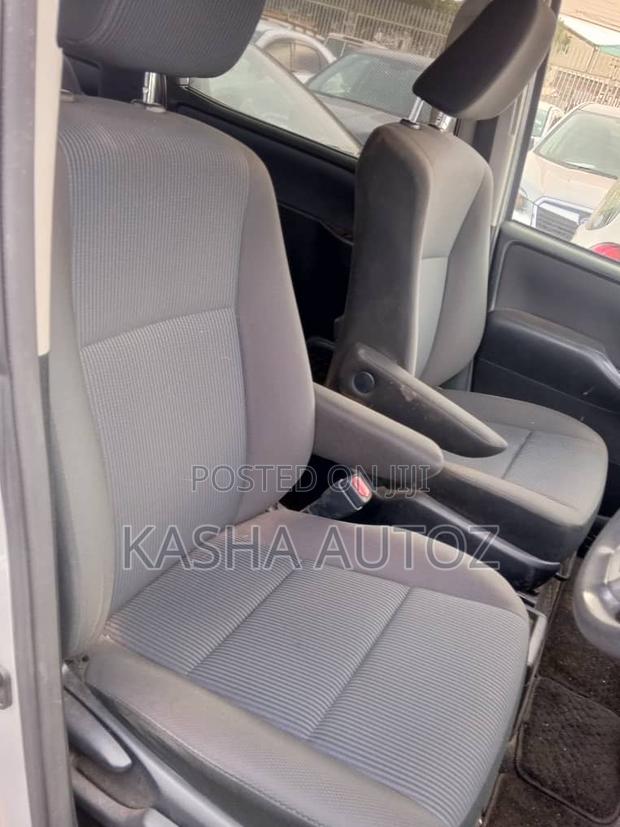 Toyota Noah 2016 Silver