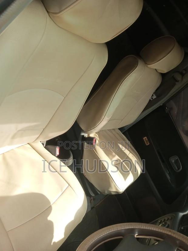 Toyota TownAce Noah 2000 Ivory