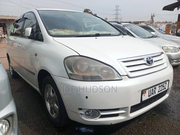 Toyota Ipsum 2005 Off white