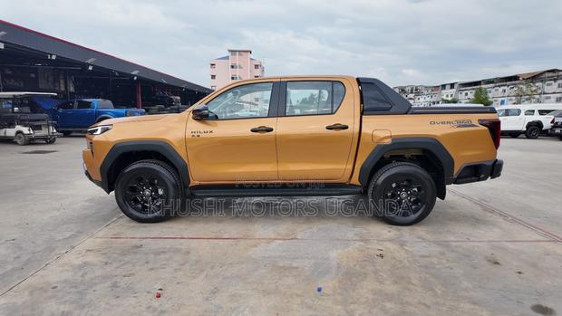 New Toyota Hilux 2025 Orange